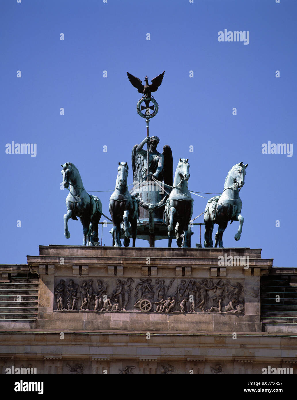Quadriga auf dem Brandenburger Tor in Berlin Stock Photo Alamy Quadriga auf dem Brandenburger Tor in Berlin Stock Photo Alamy