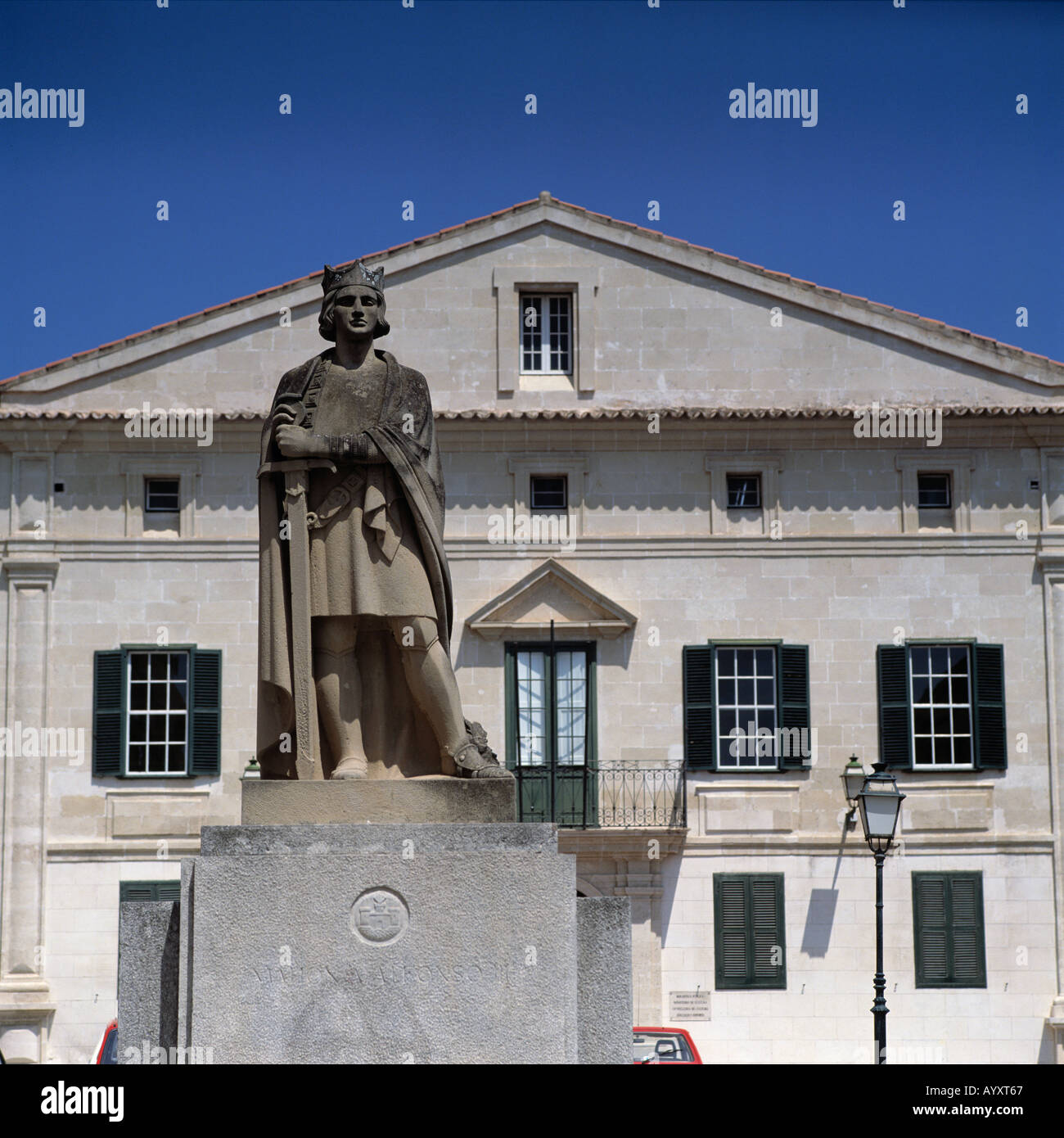 Statue, Skulptur, Denkmal Alfonso III, Bibliothek, Kultusministerium, Mahon, Menorca, Balearen Stock Photo