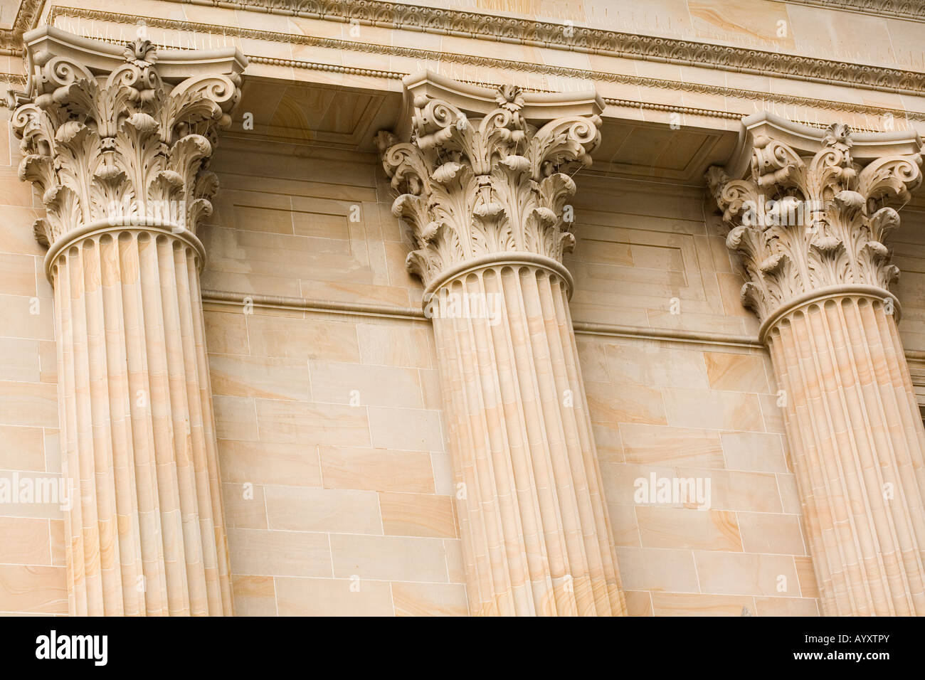 Pillars of a building hi-res stock photography and images - Alamy