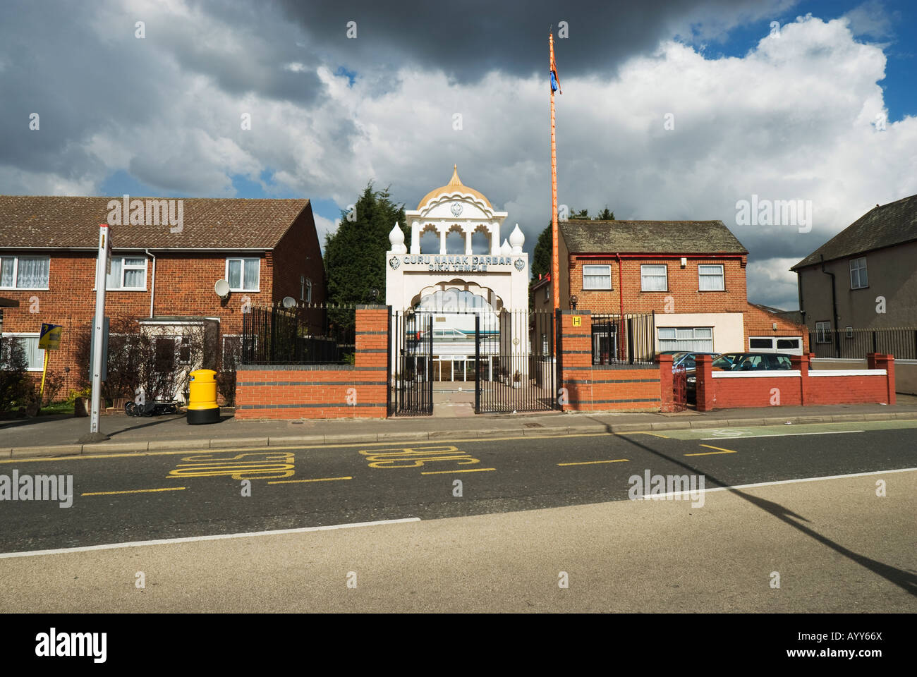 Sikh temple london hi-res stock photography and images - Alamy