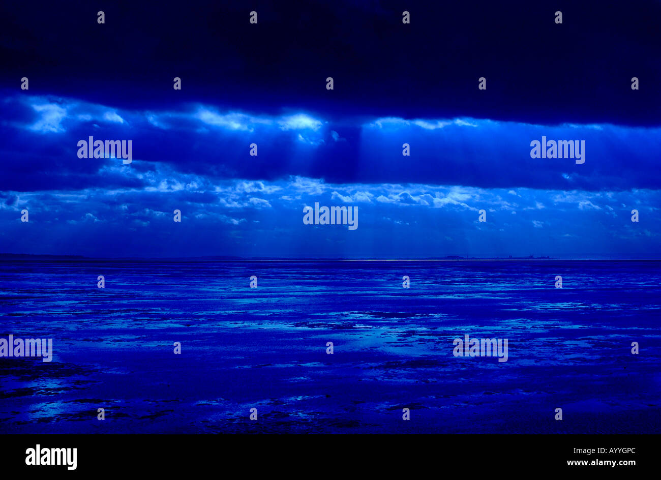 Thames estuary tide sandbanks hi-res stock photography and images - Alamy