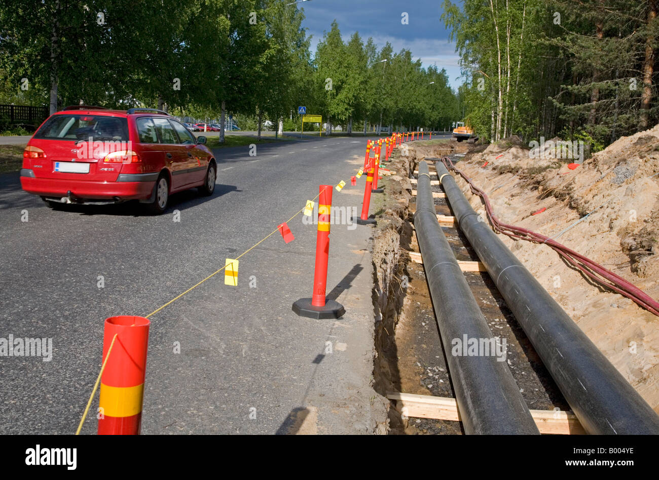 Mounting pipeline construction site hi-res stock photography and images ...