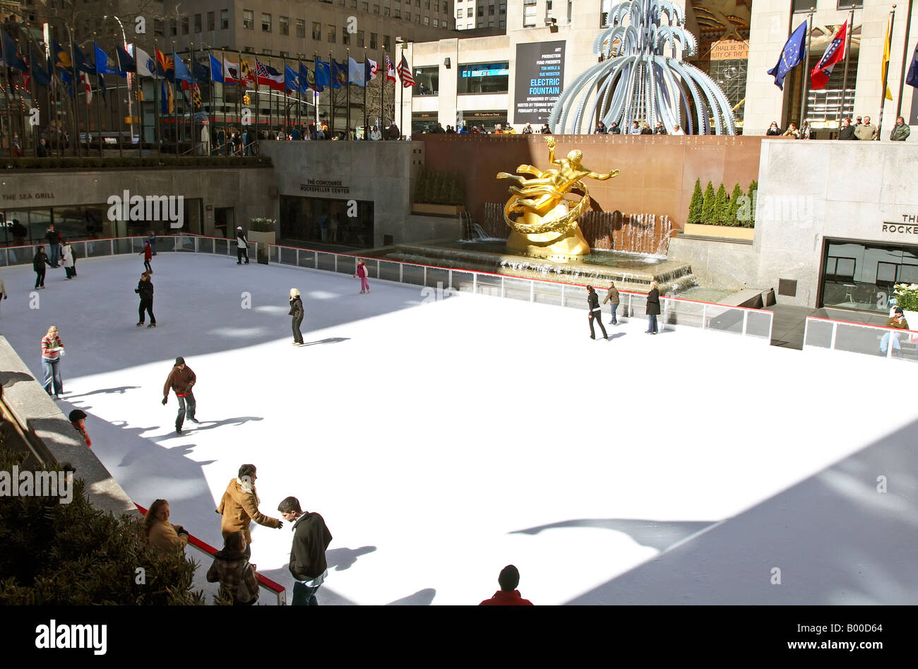 Ice skating rink at Rockefeller Plaza, NYC Stock Photo Alamy