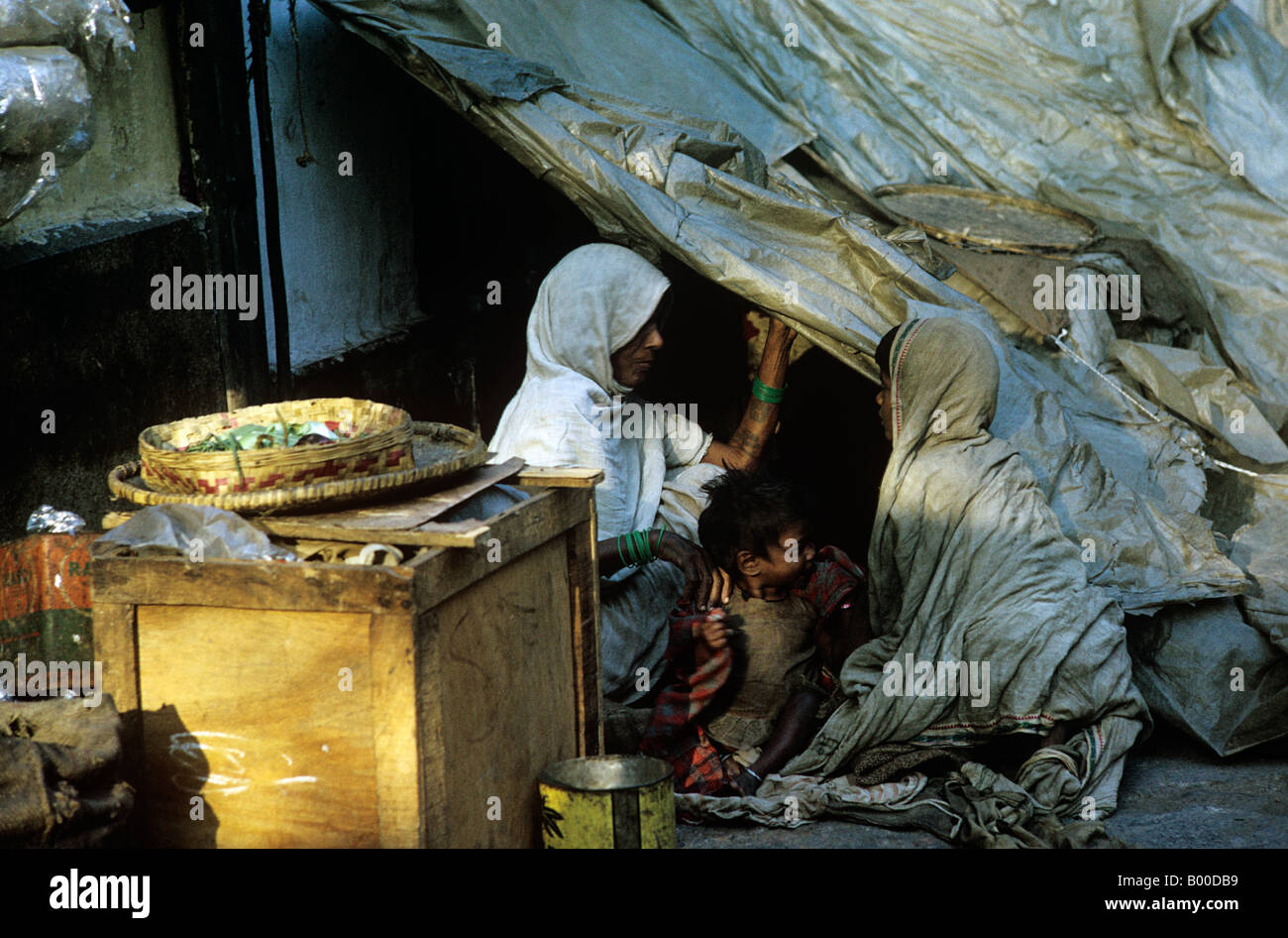 Calcutta(Kolkata) the poor live under tents. Mother and family.Calcutta(Kolkata) is noted for its revolutionary history. Stock Photo