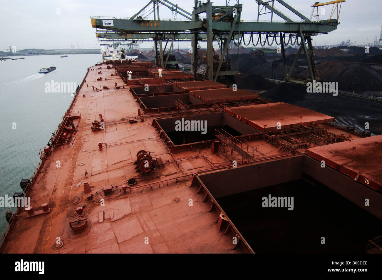 The EMO dry bulk terminal on Maasvlakte, raw materials such as iron ore