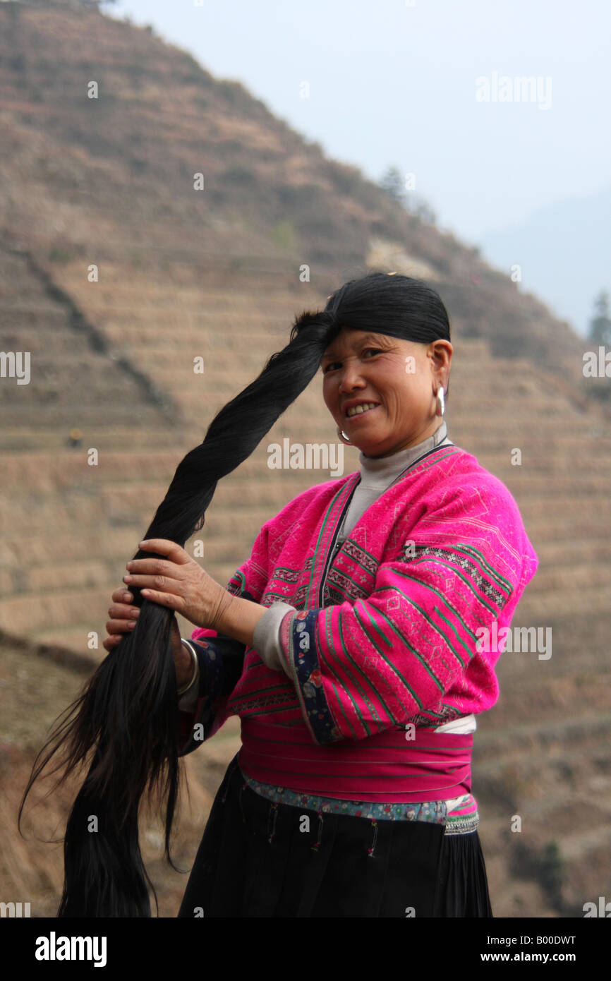 Yao woman with very long black hair demonstrates hair combing at Longji rice terraces, Pingan village, Longsheng County, China Stock Photo