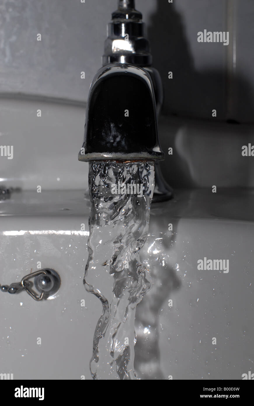 Water coming out of tap Stock Photo - Alamy