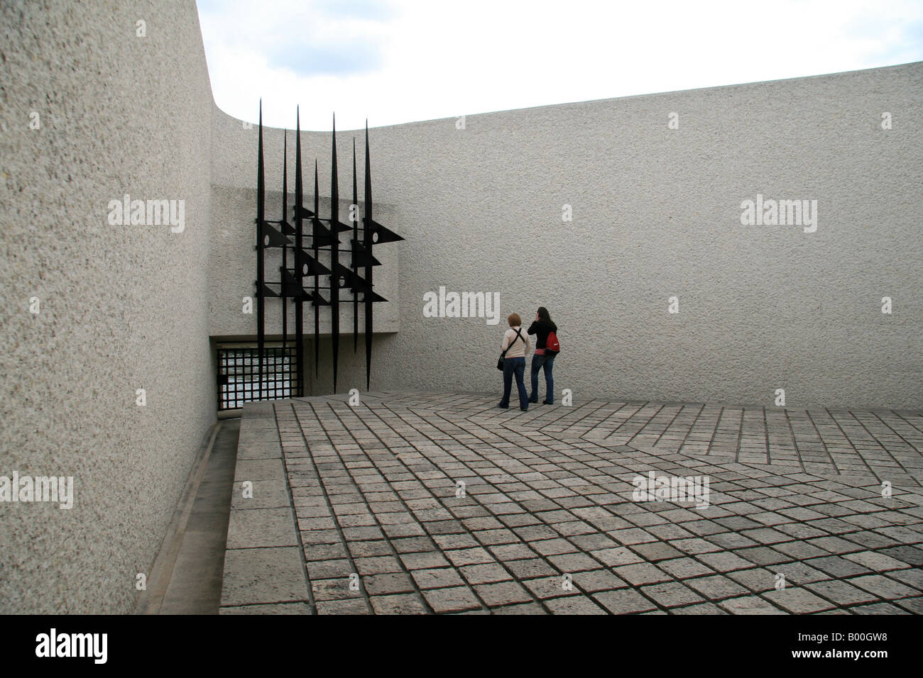 Tourists standing in front of La Grille in the Mémorial des Martyrs de la Déportation on Ile de la Cite, Paris. Stock Photo