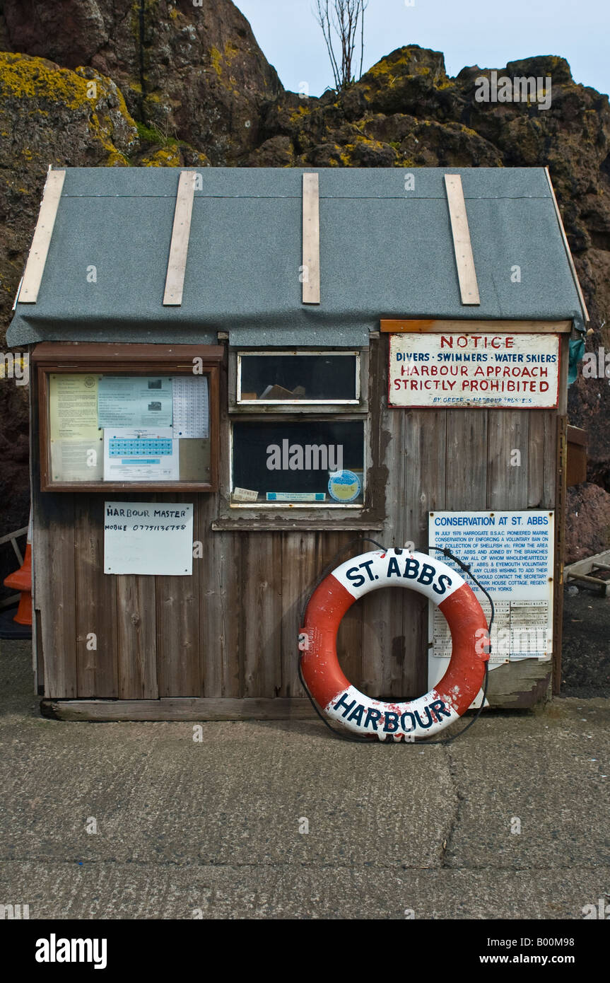 Harbour masters hut at St Abbs harbour, Scotland Stock Photo Alamy