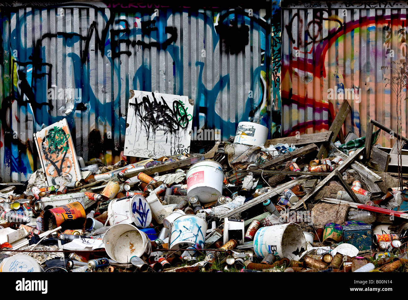 Paint cans landfill hires stock photography and images Alamy