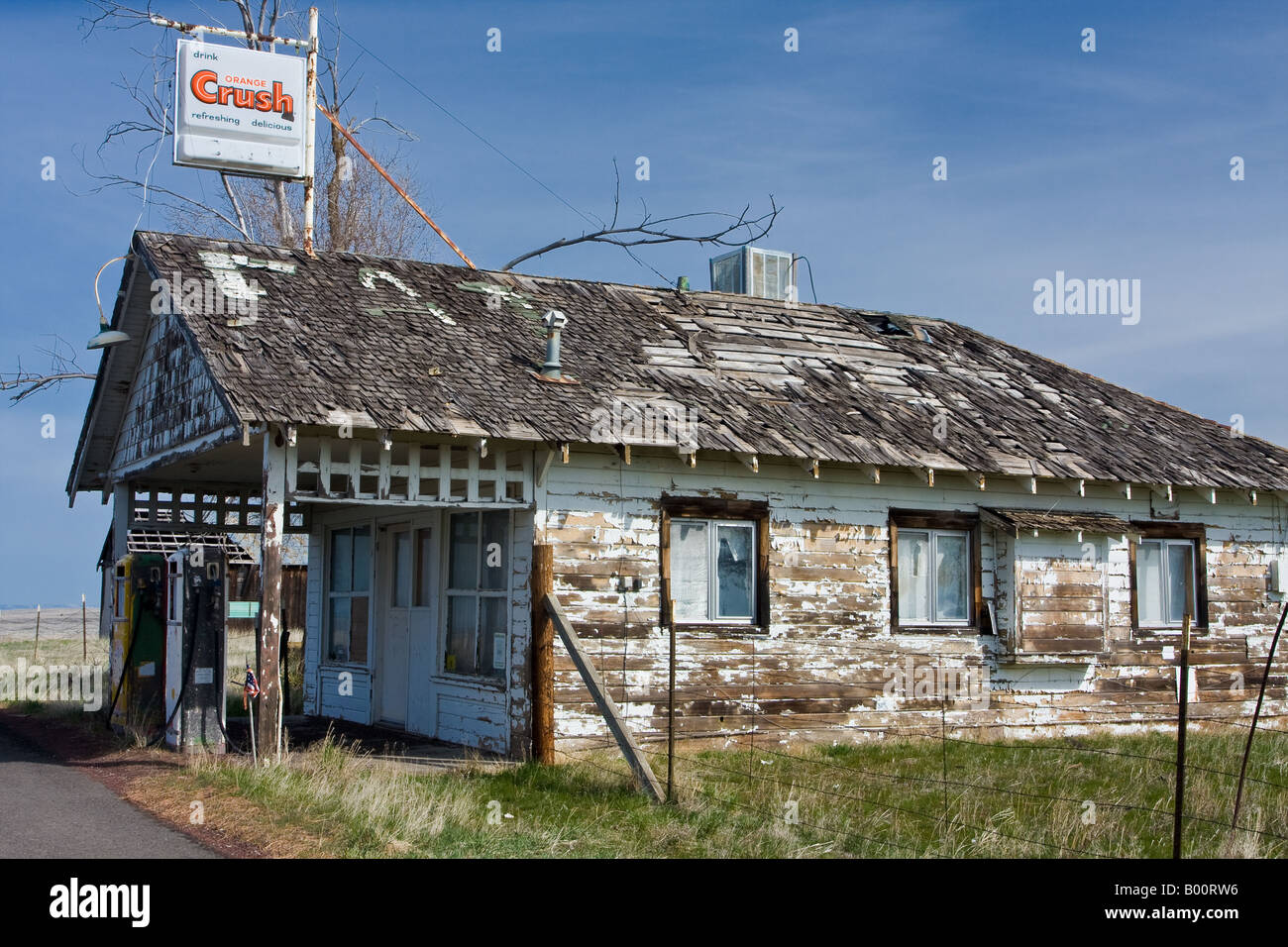 Old Gas Station in Kent Oregon Stock Photo Alamy
