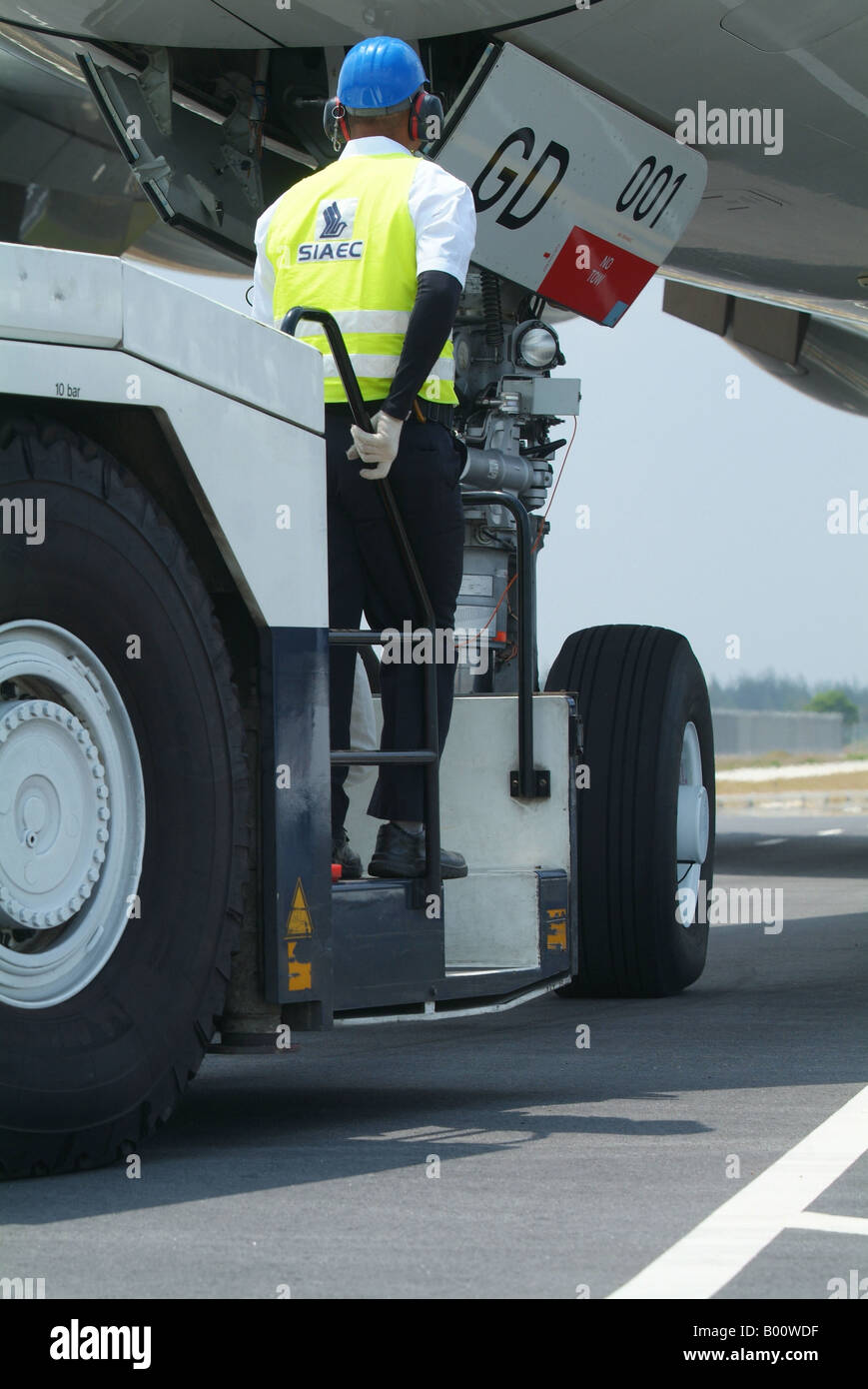 Towing truck and nose wheel front landing gear of Airbus A380 Stock Photo