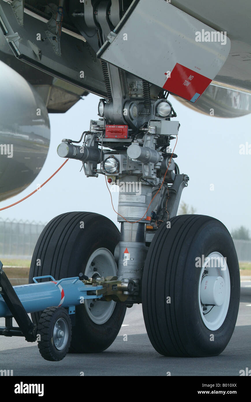 Nose wheel front landing gear of Airbus A380 Stock Photo