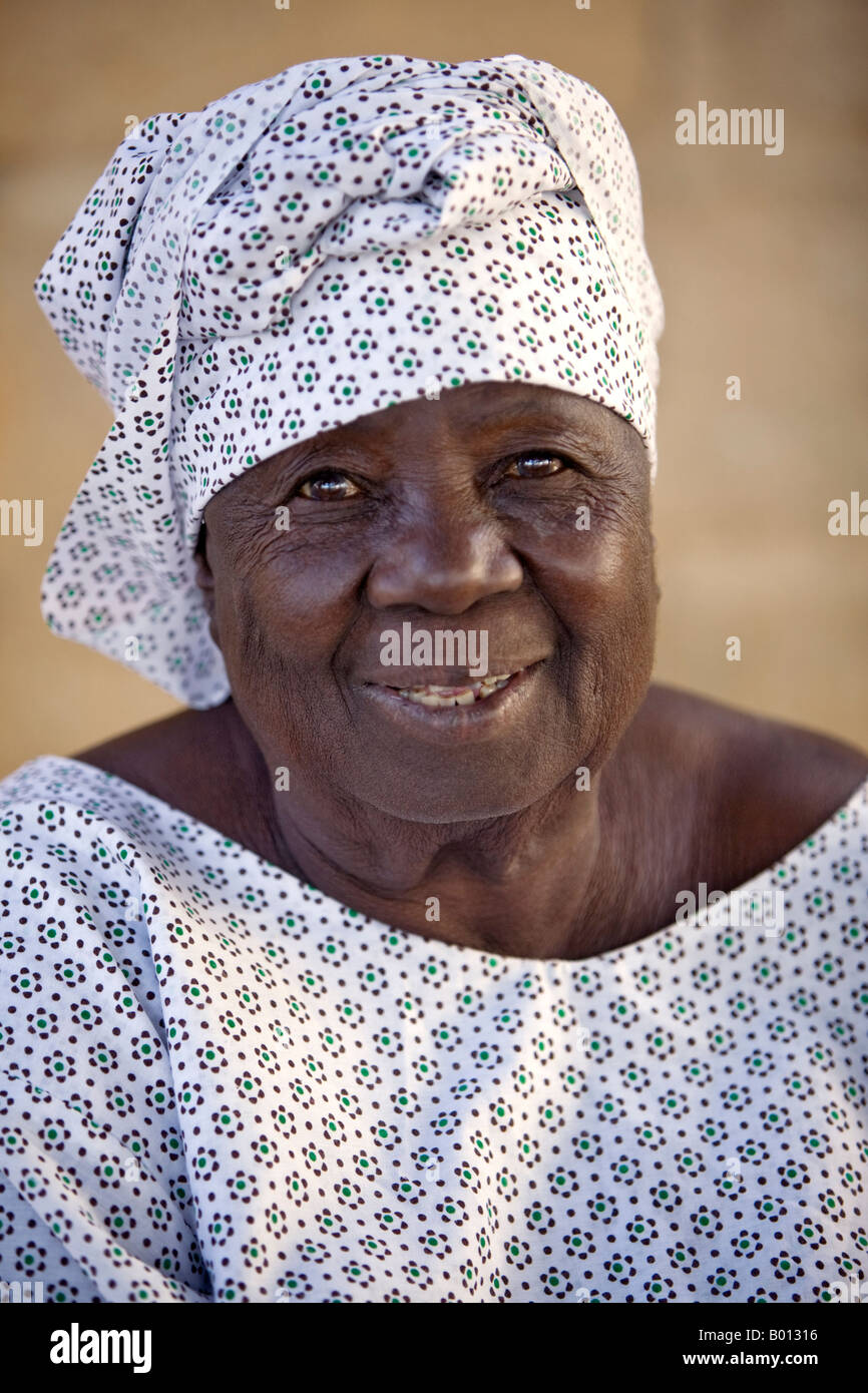 Mali, Segou. An old woman at Segou wearing a dress and matching headscarf  Stock Photo - Alamy