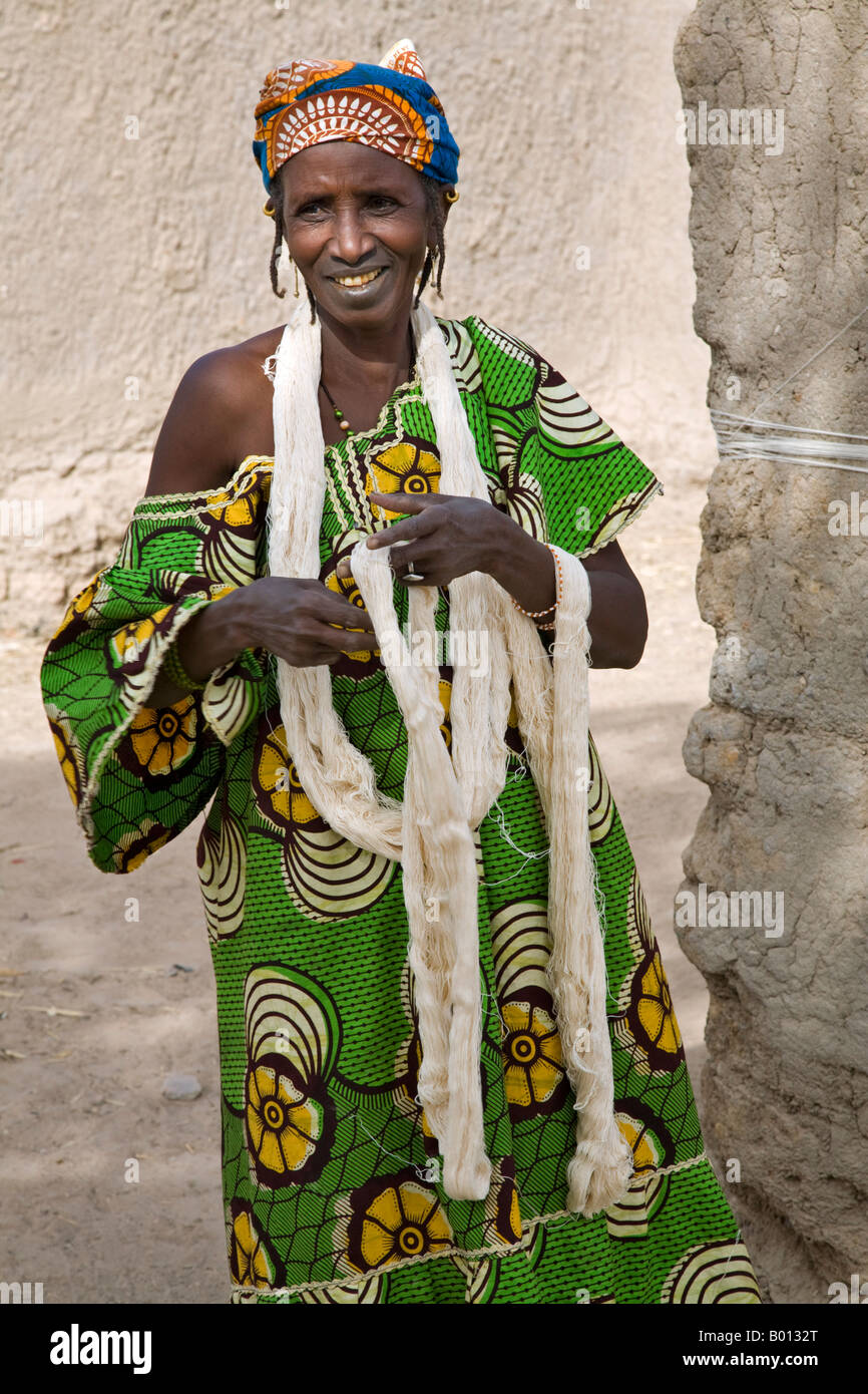 Mali, Senossa. A Peul woman with skeins of cotton yarn prepared from the long lengths she and others had spun round the walls. Stock Photo