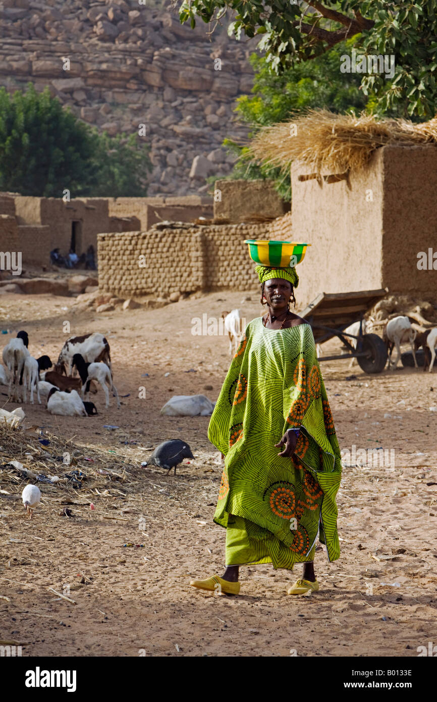 Mali, Douentza. A Bella woman in her village near Douentza. The Bella are predominantly pastoral people. Stock Photo