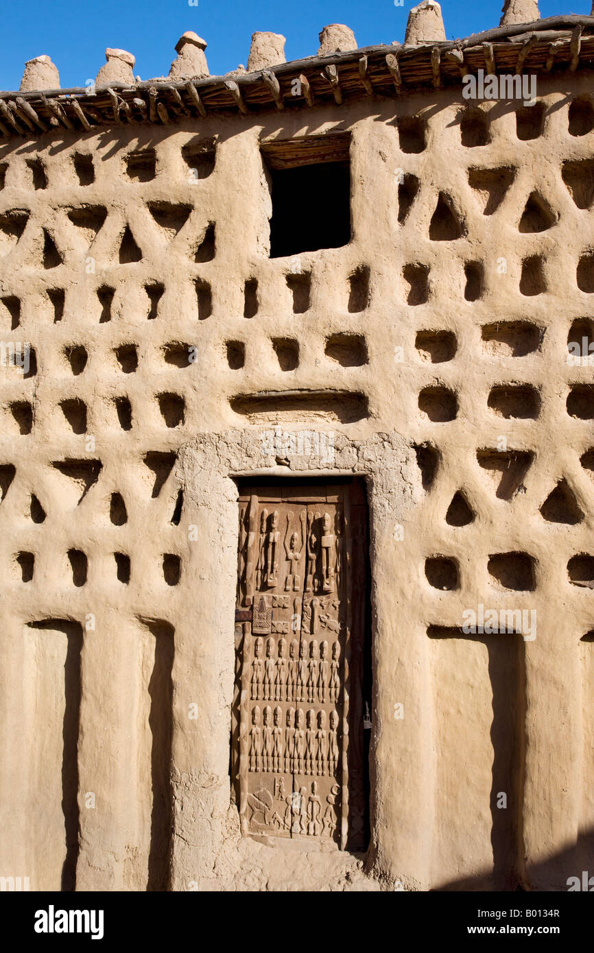Mali, Dogon Country. A traditional Dogon house with a finely carved door at Sangha, an attractive Dogon village. Stock Photo