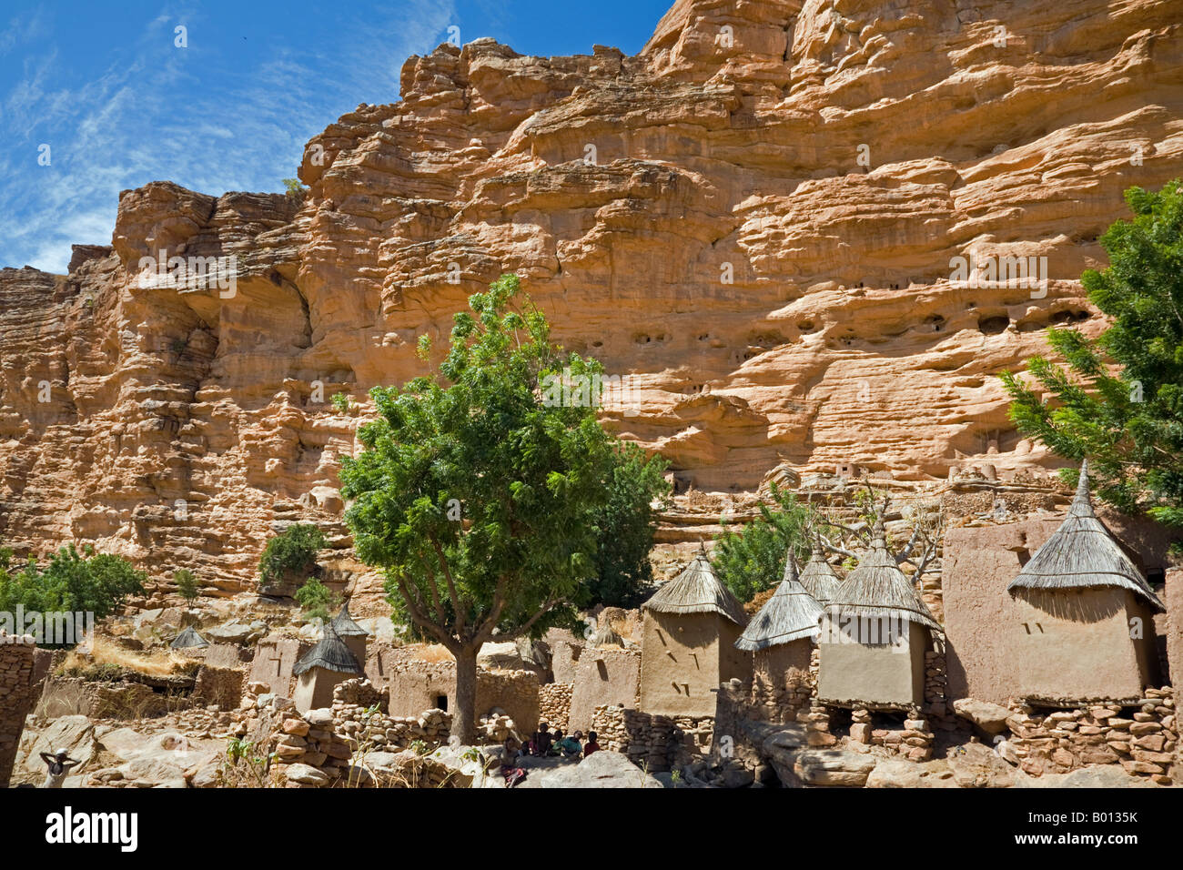 Mali, Dogon Country, Tereli. The typical Dogon village of Tereli situated among rocks at the base of the Bandiagara Escarpment Stock Photo