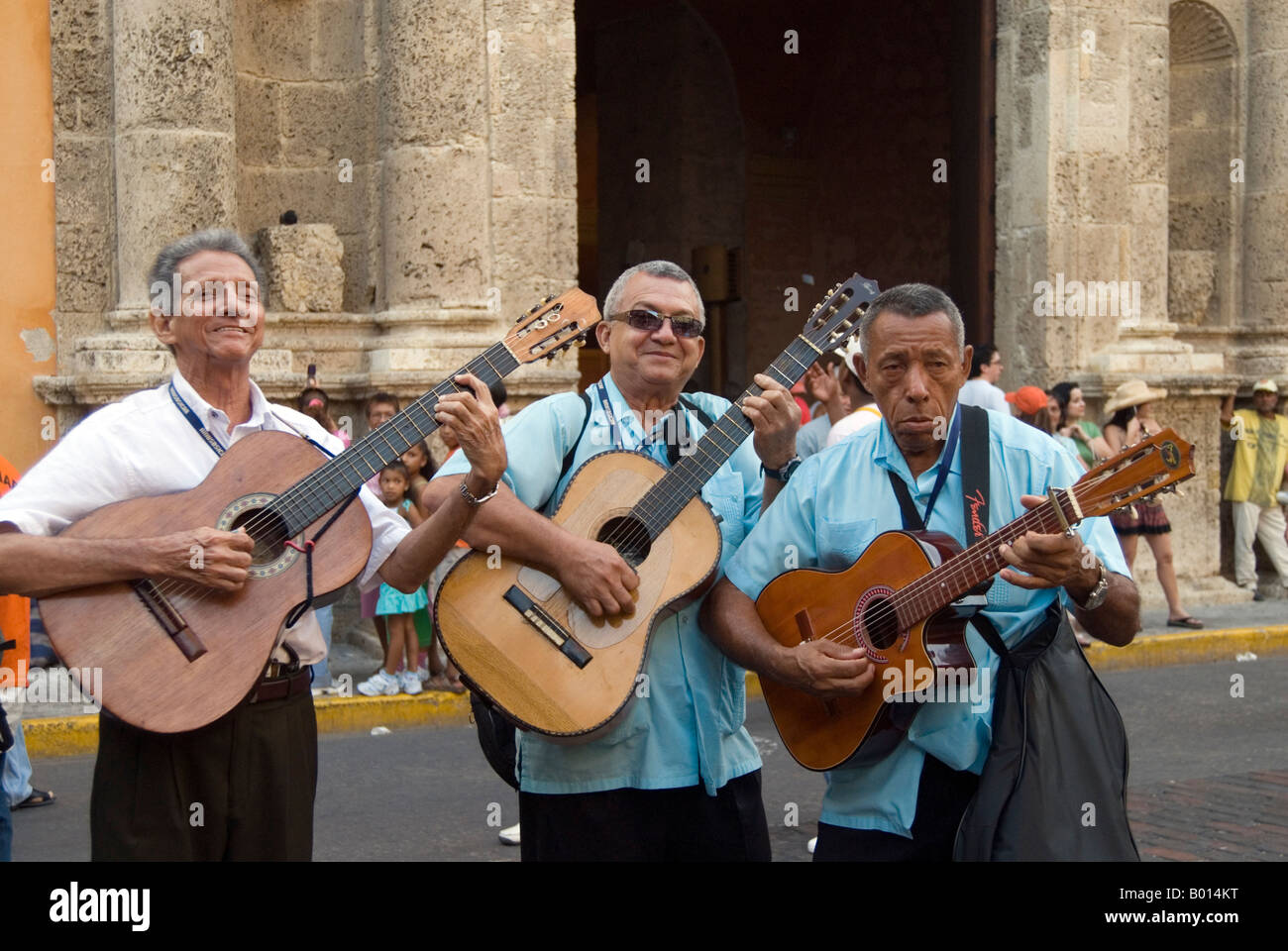 Street musicians in the Plaza de Santo Domingo, Cartagena de Indias Colombia Stock Photo