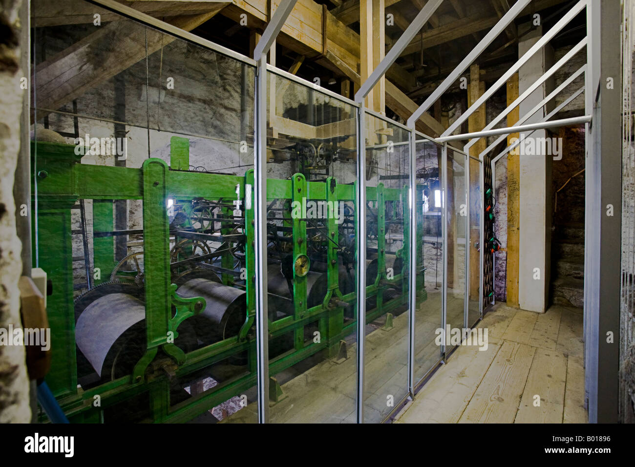 Pendulum clock mechanism hires stock photography and images Alamy