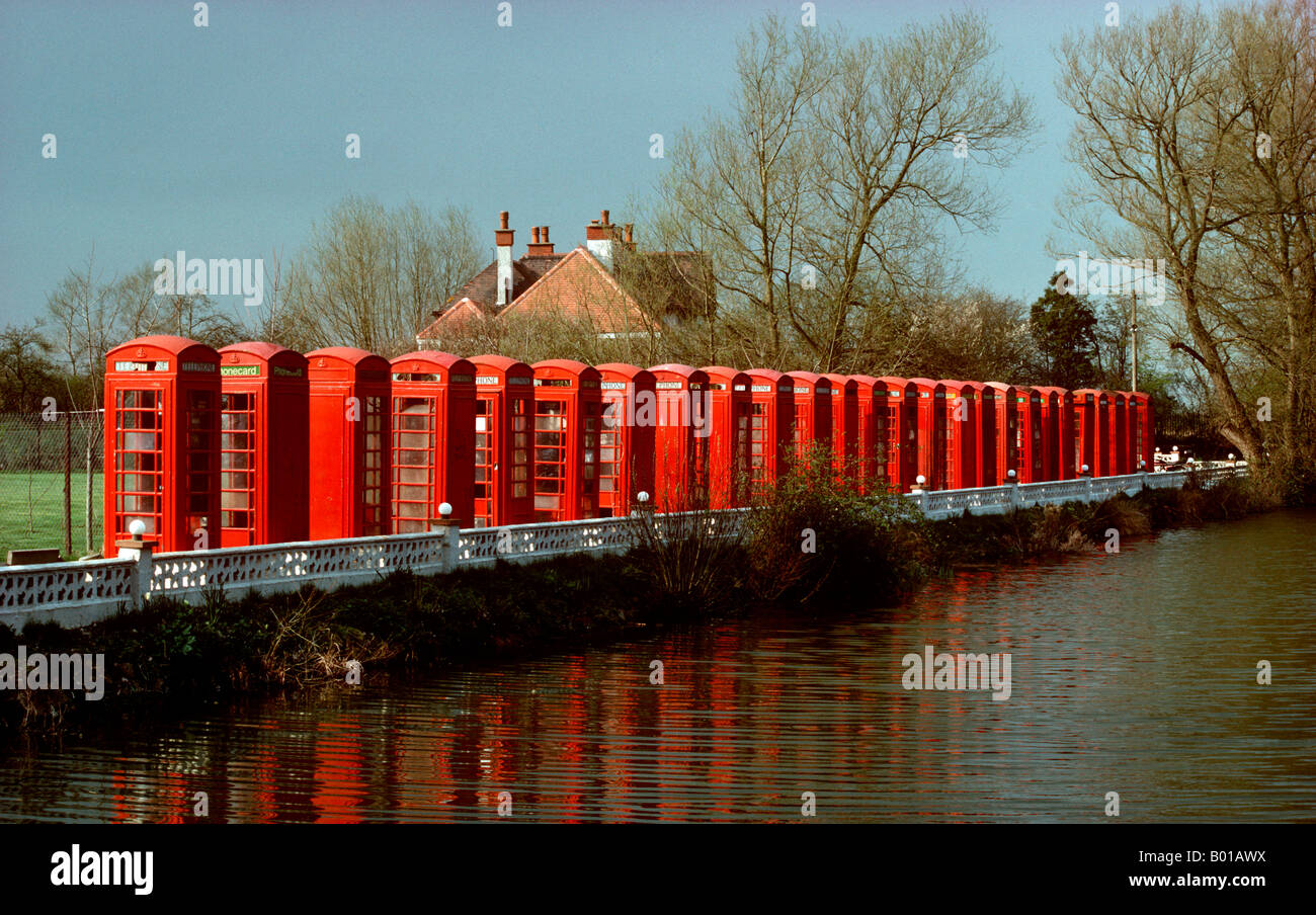 UK Oxfordshire Wantage 26 recycled K6 K8 phone boxes in drive Stock Photo