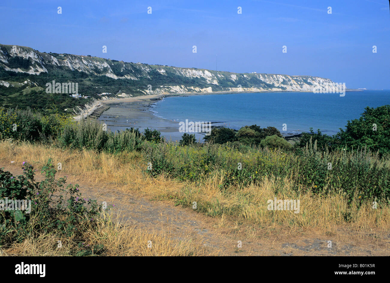 East Wear Bay And The Warren Folkestone Kent England UK Stock Photo east-wear-bay-and-the-warren-folkestone-kent-england-uk-stock-photo