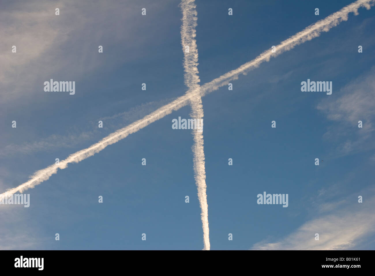 X contrails hi-res stock photography and images - Alamy