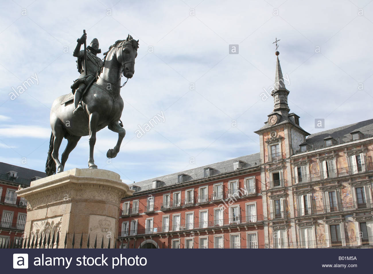 equestrian-statue-of-king-philip-iii-plaza-mayo-madrid-spain-B01M5A.jpg