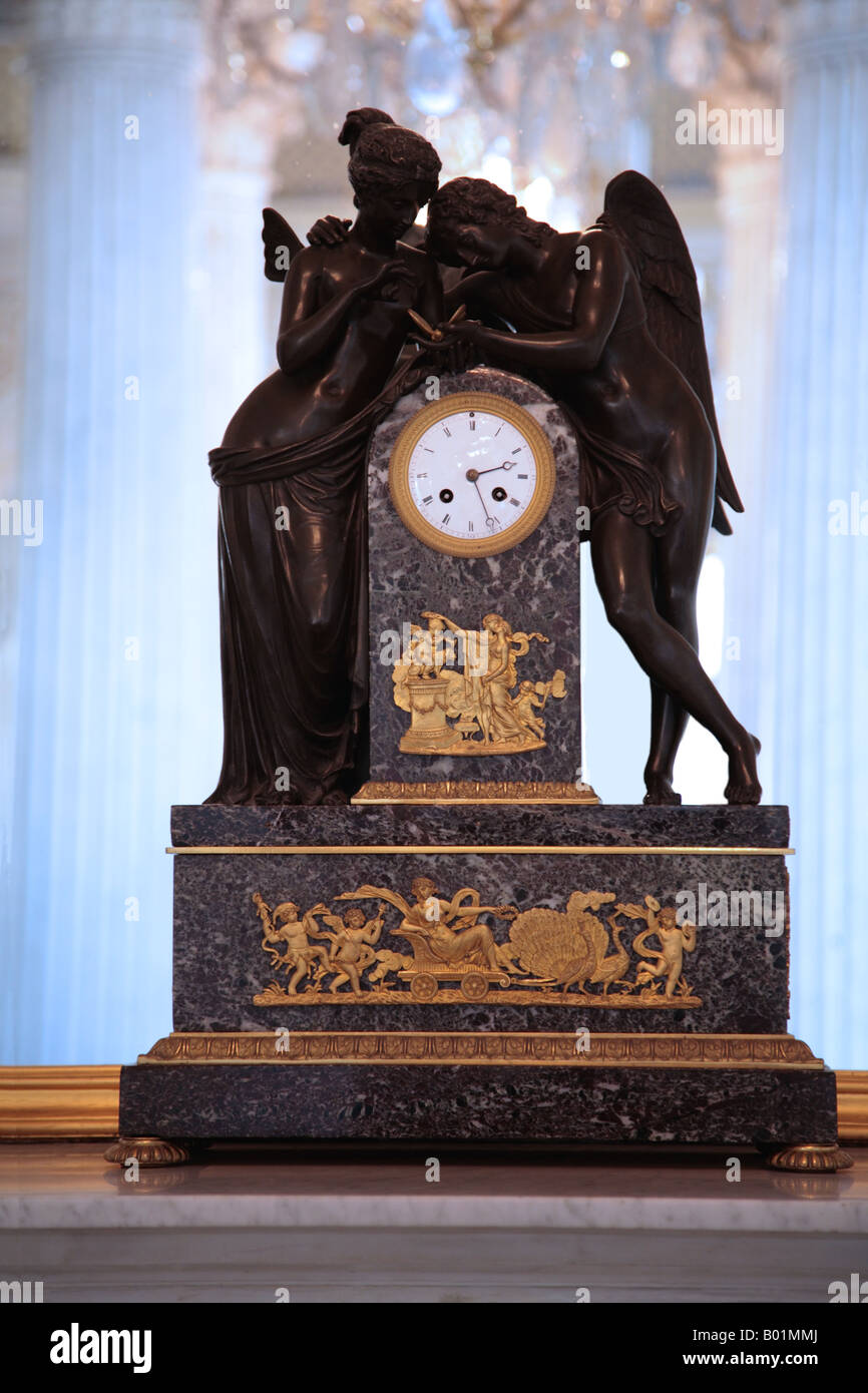 Mantle clock hi-res stock photography and images - Alamy