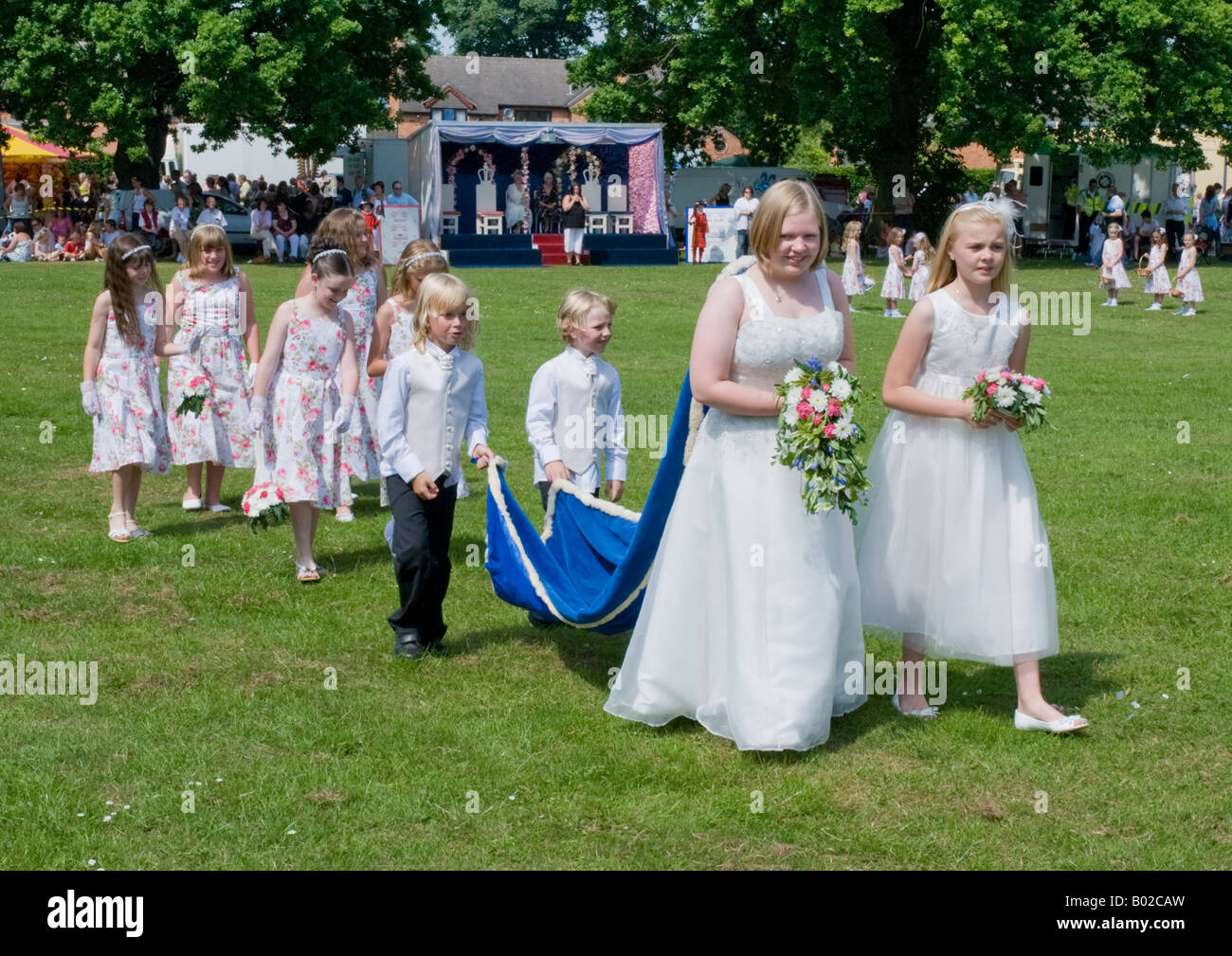 2007 LYMM MAY QUEEN AND HER ENTOURAGE Stock Photo - Alamy