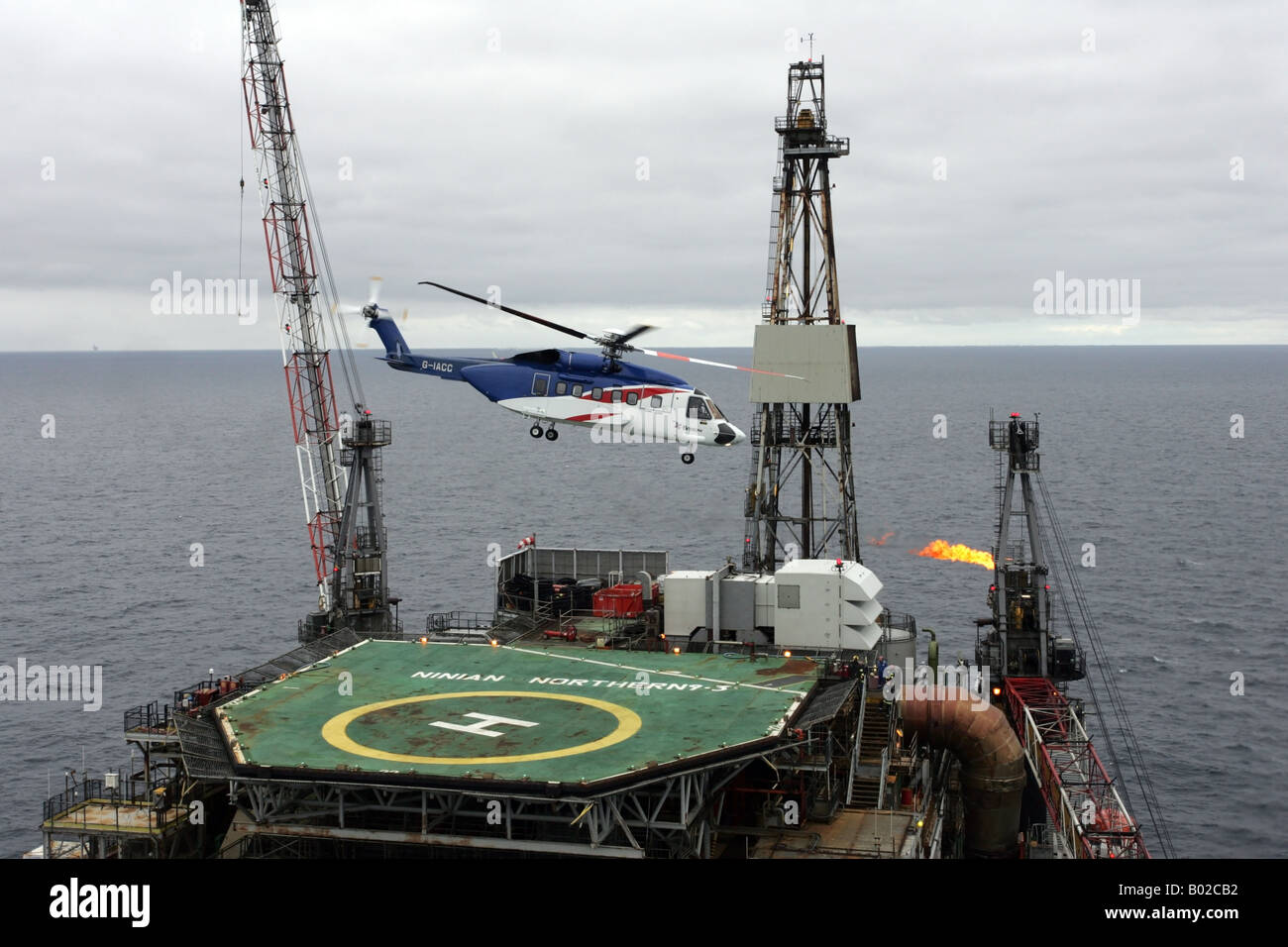North sea rig helicopter hi-res stock photography and images - Alamy