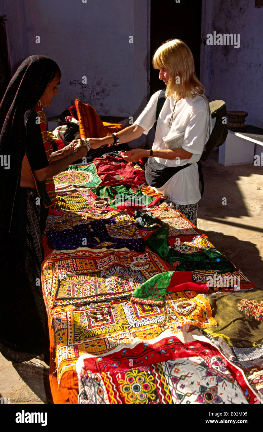 India tribe handcraft hi-res stock photography and images - Alamy