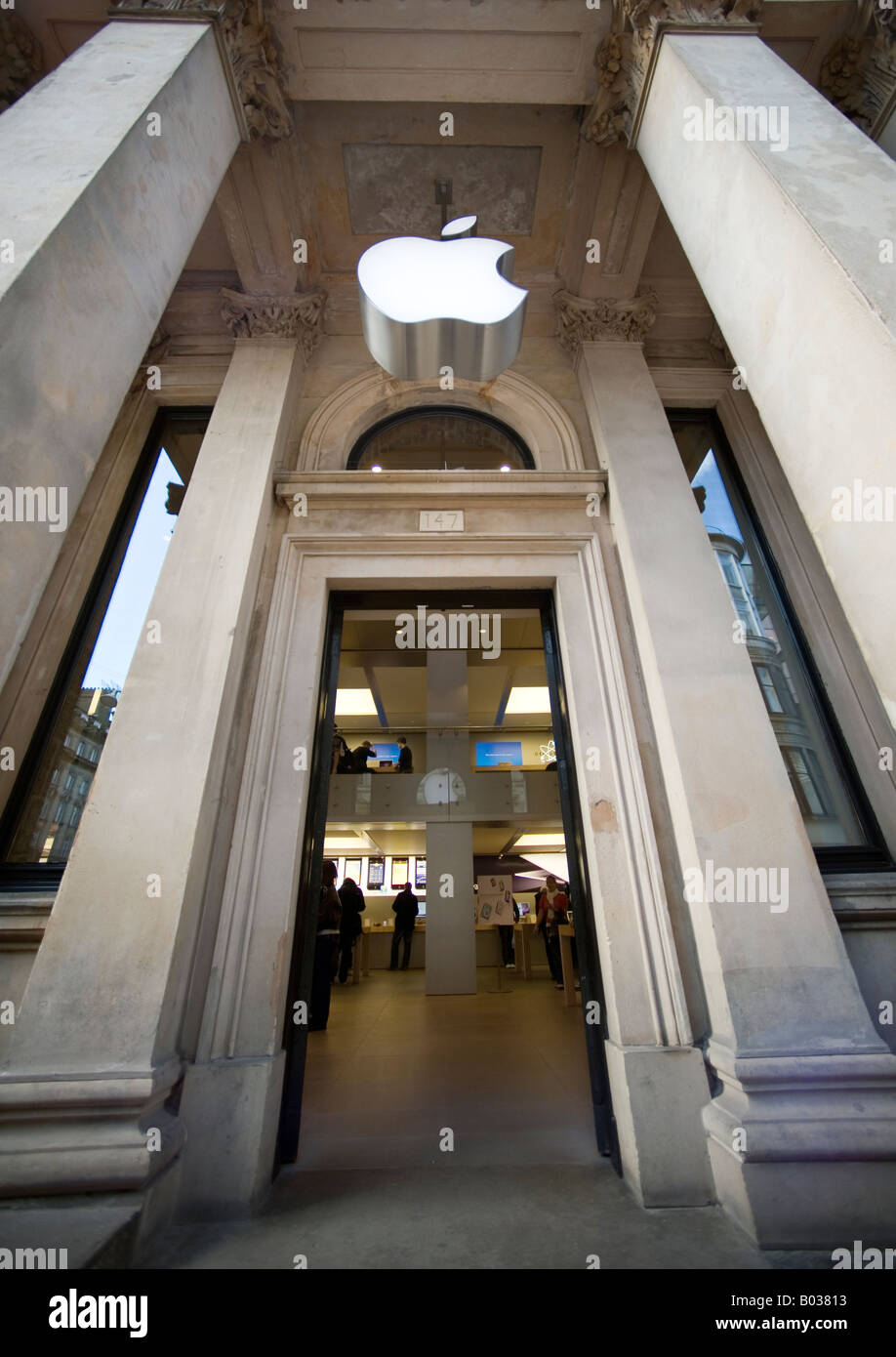 Apple store front ,Glasgow city centre Stock Photo