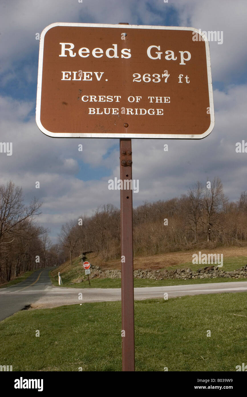 Nat'l Park Service Sign marking the top of Reeds Gap, elevation 2637 ft. Crest of The Blue Ridge Parkway near Wintergreen VA Stock Photo