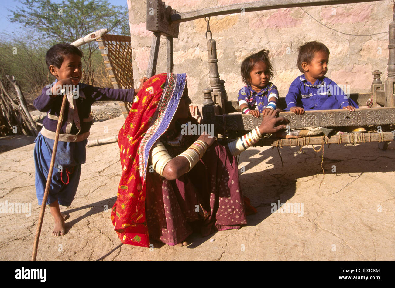 Mujeres que follan, aldea de Banni, Kutch, Gujrat, India Fotografía de  stock - Alamy