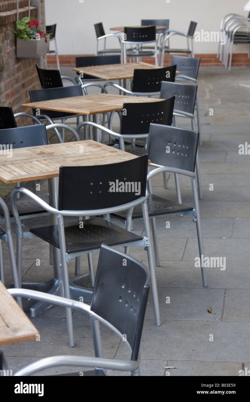 Cafe style table and chairs hi-res stock photography and images - Alamy