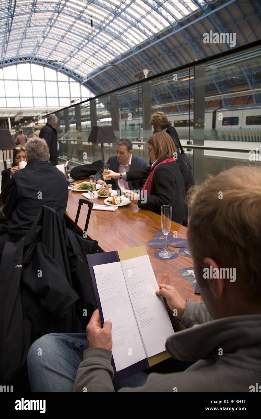 St pancréas champagne bar hires stock photography and images Alamy