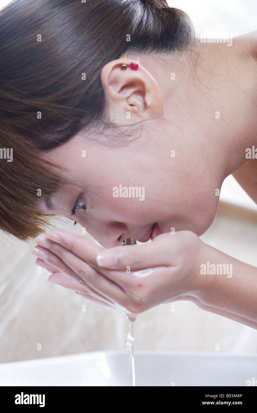 Japanese woman washing face hi-res stock photography and images - Alamy