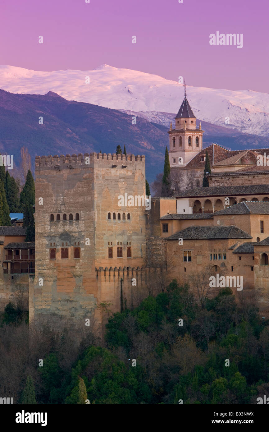 The Alhambra a moorish citadel and palace (designated a UNESCO World Heritage Site in 1984), backdropped by snowcapped mountain Stock Photo