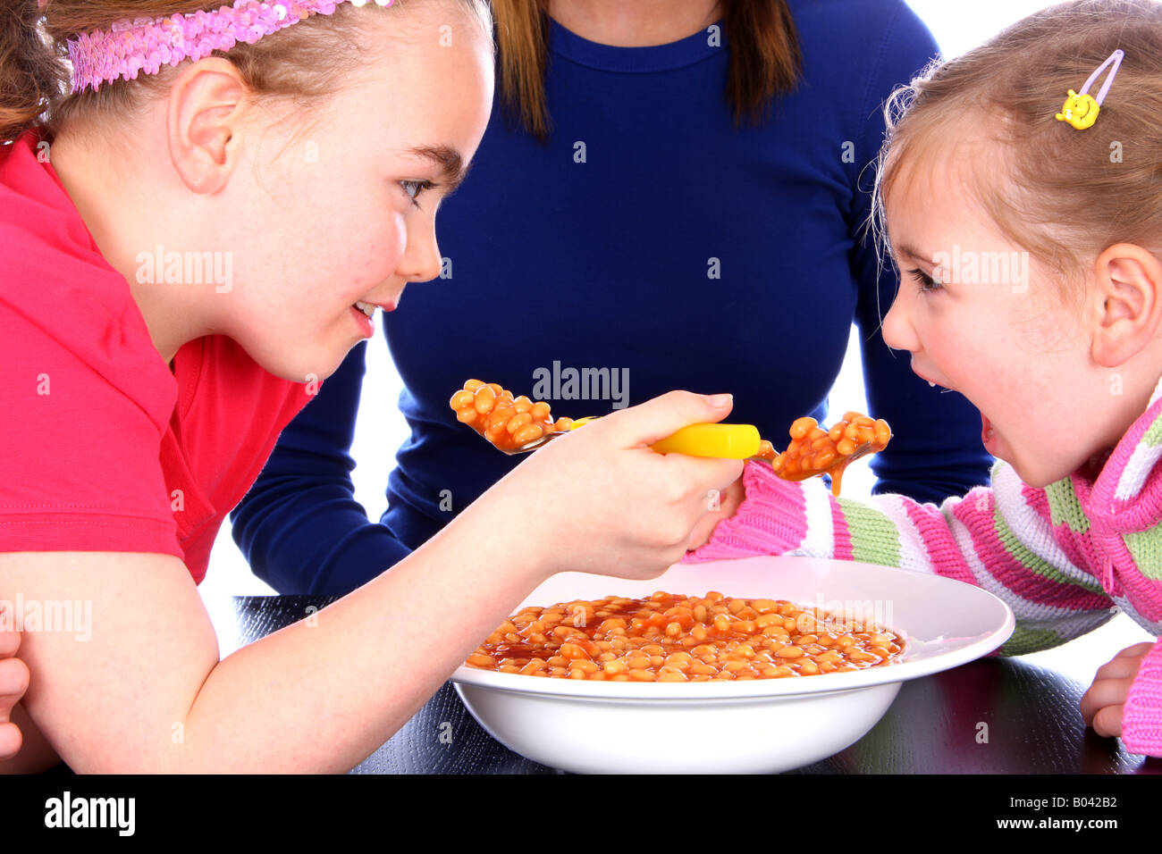 Girl eating baked beans hires stock photography and images Alamy