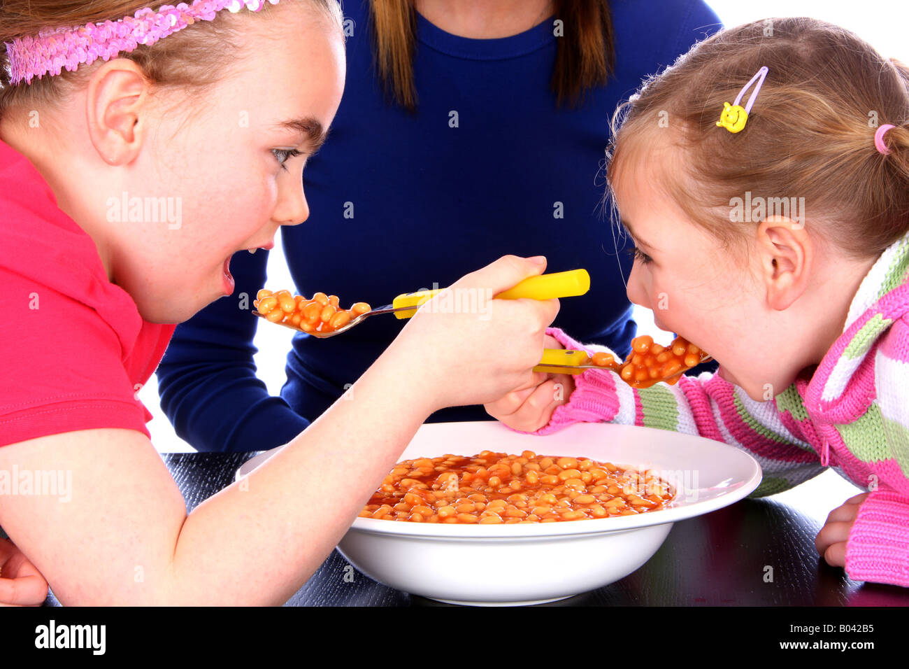 Girl eating baked beans hires stock photography and images Alamy