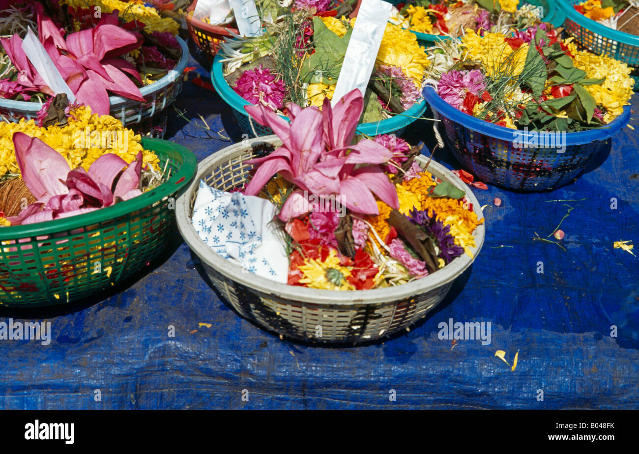 Mumbai India Flowers Being Sold At Hindu Temple For Puja Stock Photo Alamy