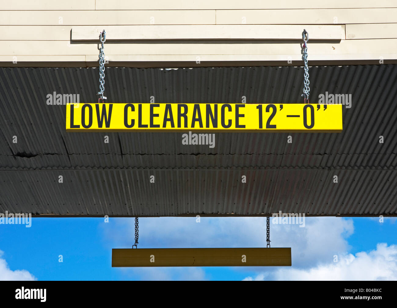 low clearance parking sign Stock Photo