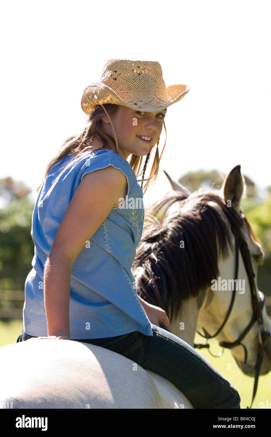 Horse looking over shoulder hires stock photography and images Alamy