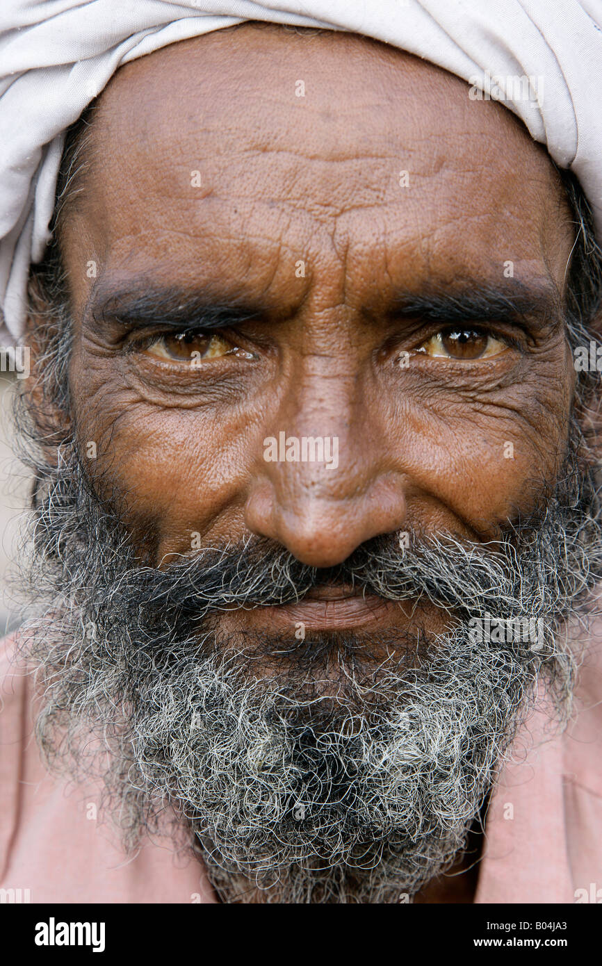 Portrait of elderly man wearing a turban, Jodhpur, Rajasthan, India ...
