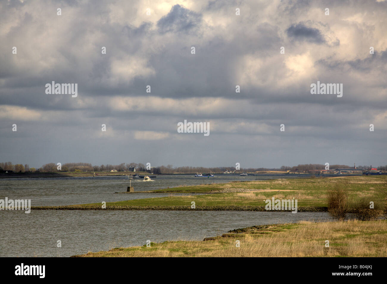 Riverscape of the river Waal near Zuilichem, Holland Stock Photo