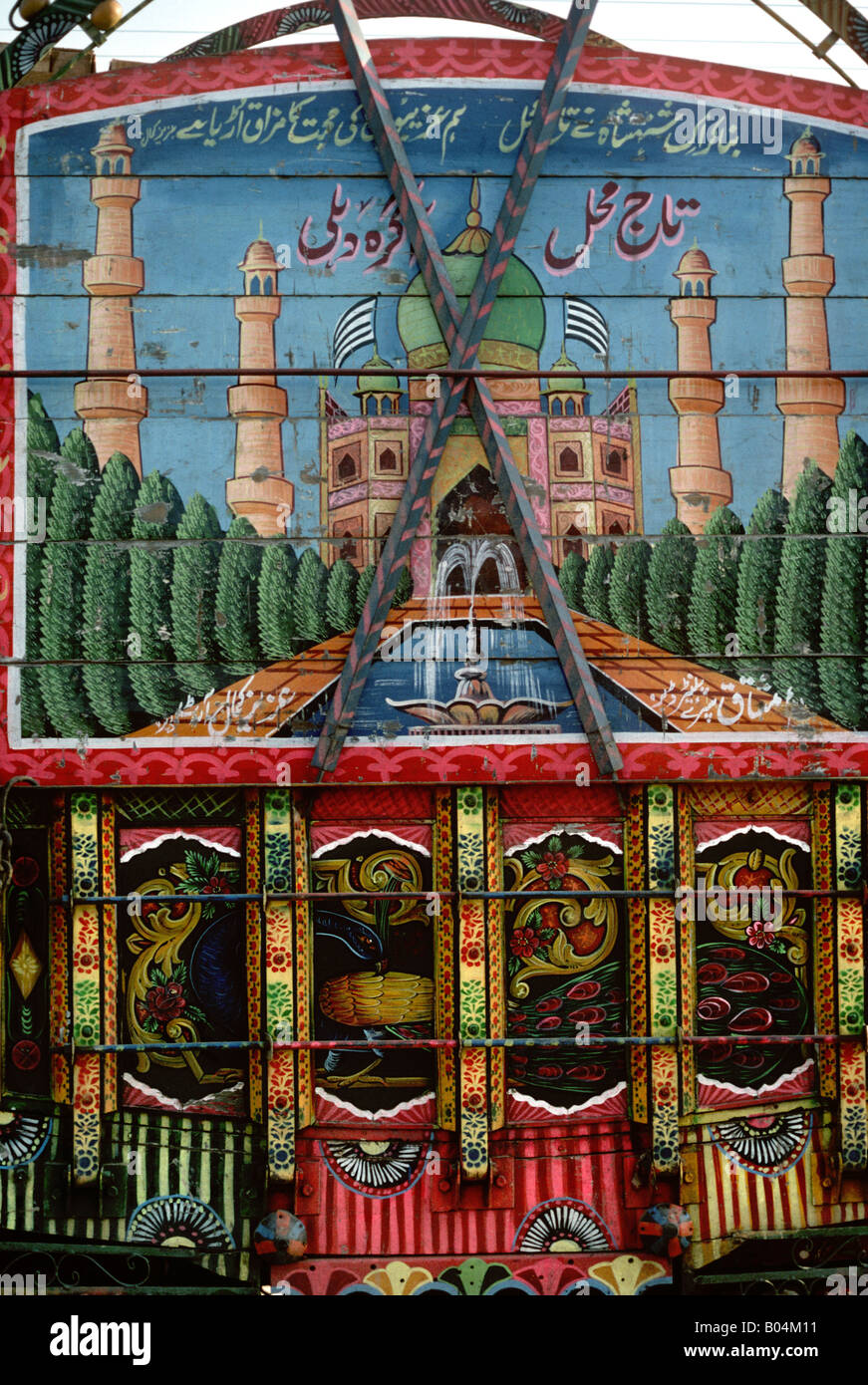 Pakistan Transport Taj Mahal Motif On Back Of Truck Stock Photo Alamy