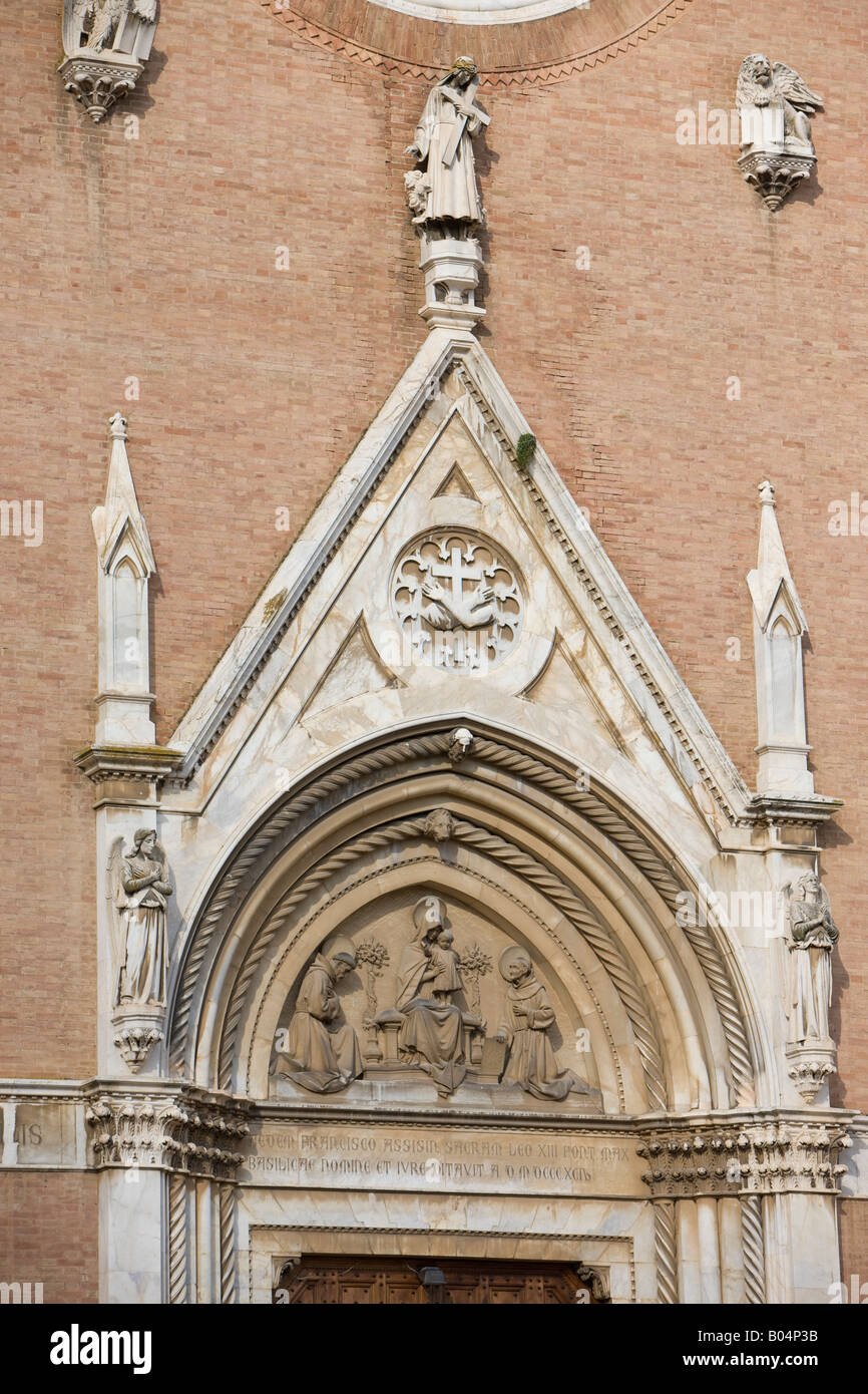 Details above the door to the Basilica di San Francesco (church) in the City of Siena, Province of Siena, Region of Tuscany. Stock Photo