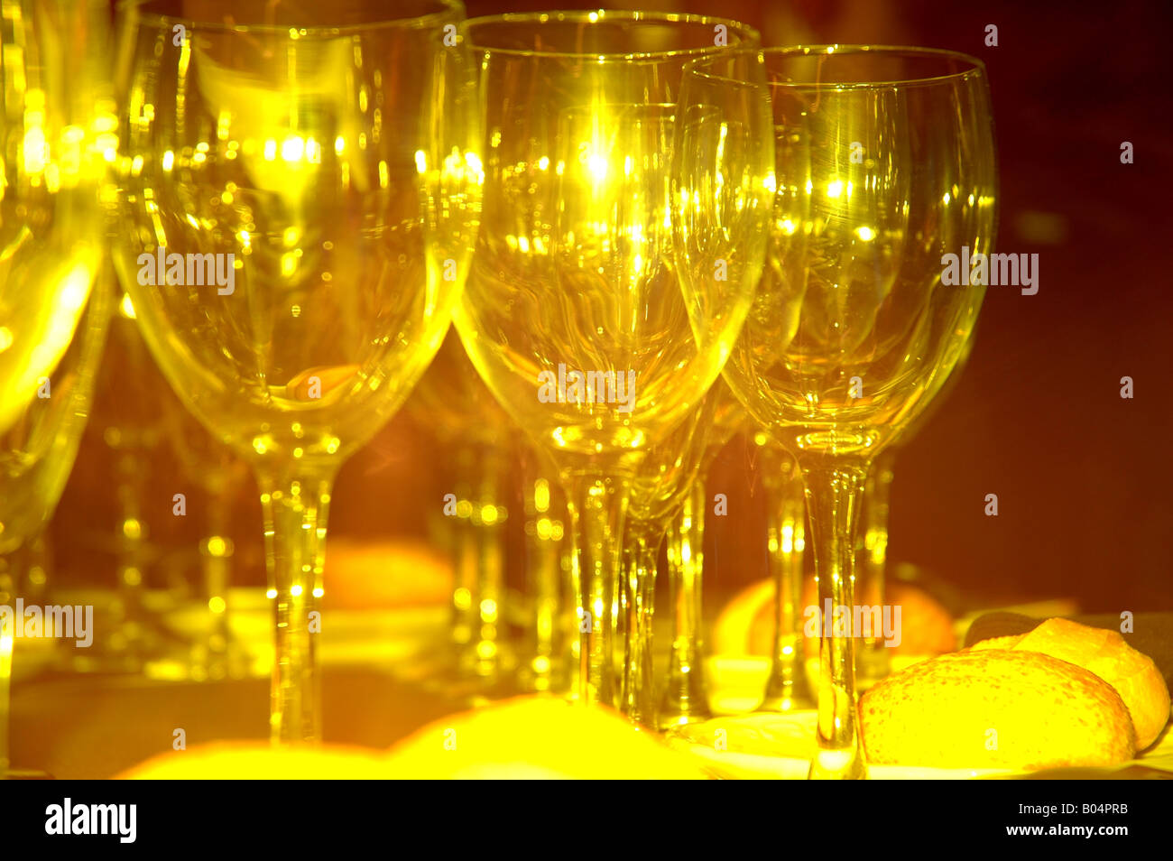 Feier party celebration Farbblitz colorflash Bewegungsunschärfe blurred motion Close up Nahaufnahme Glas Trinkglas Glässer Stock Photo