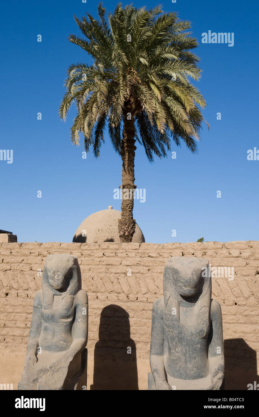 Statues of the goddess sekhmet hi-res stock photography and images - Alamy